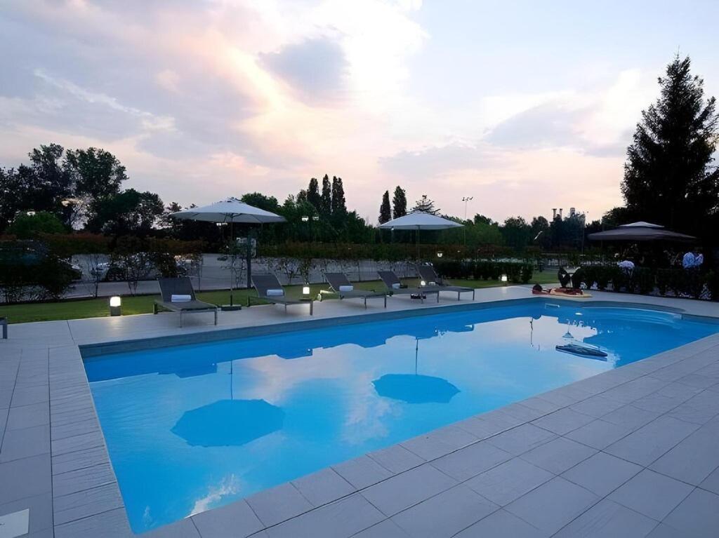 Bis Hotel Varese Exterior photo