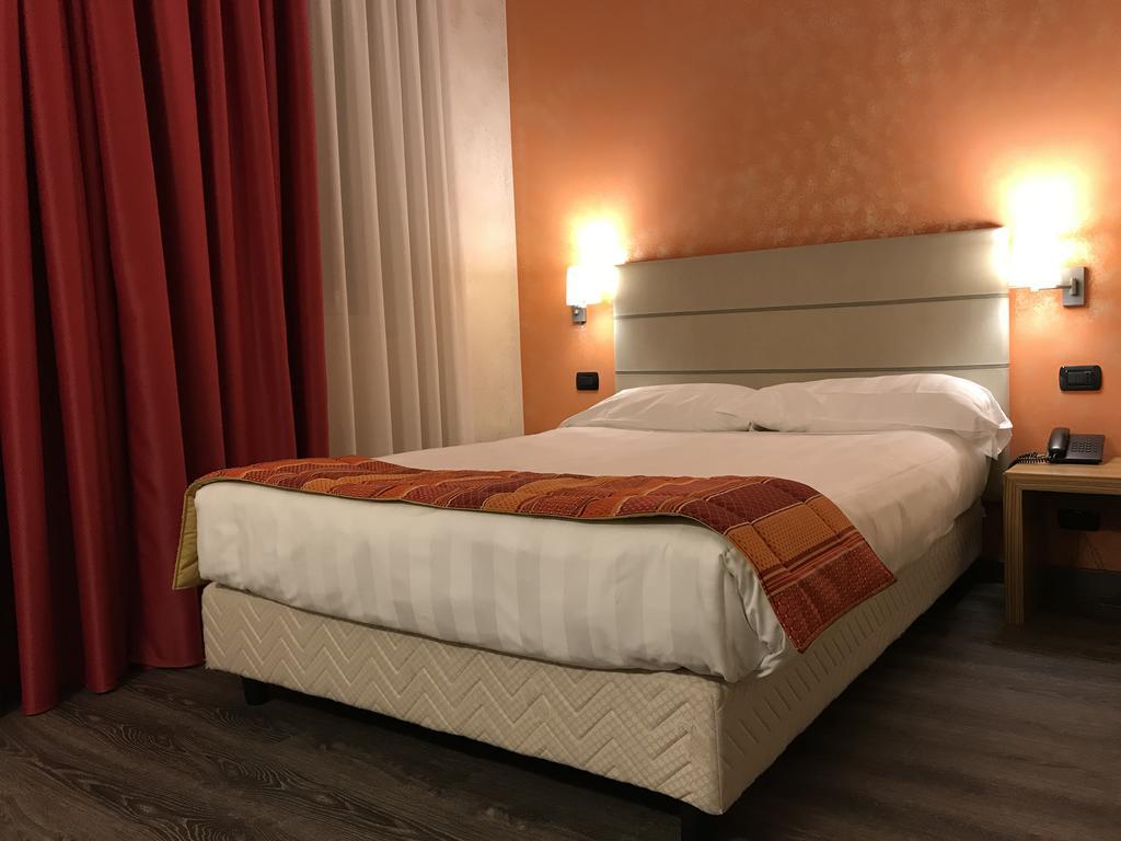Bis Hotel Varese Exterior photo