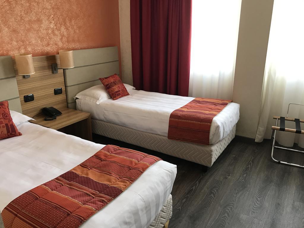 Bis Hotel Varese Exterior photo