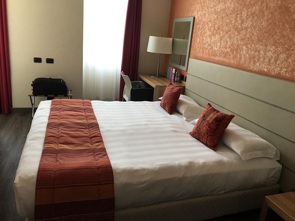 Bis Hotel Varese Exterior photo