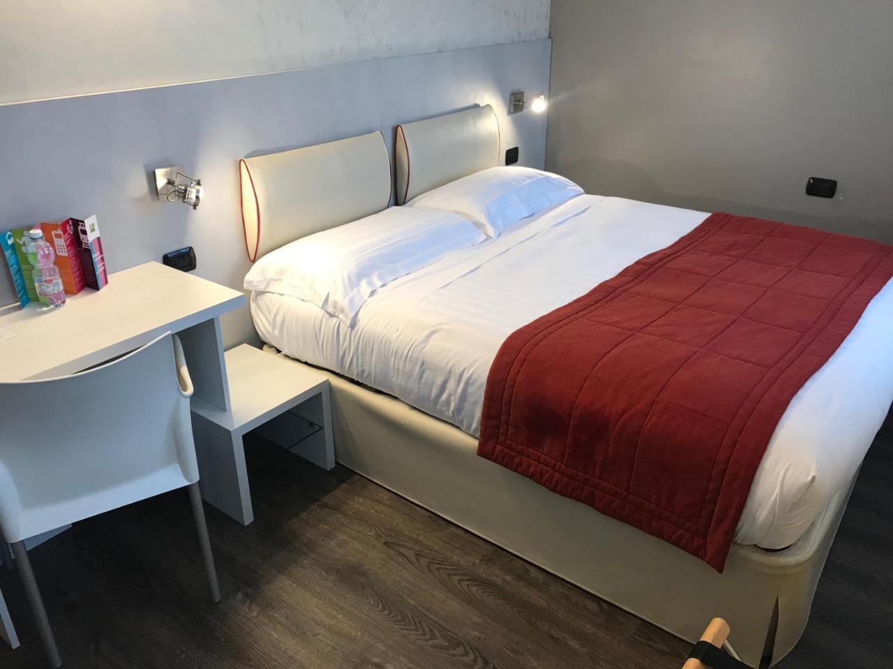 Bis Hotel Varese Exterior photo