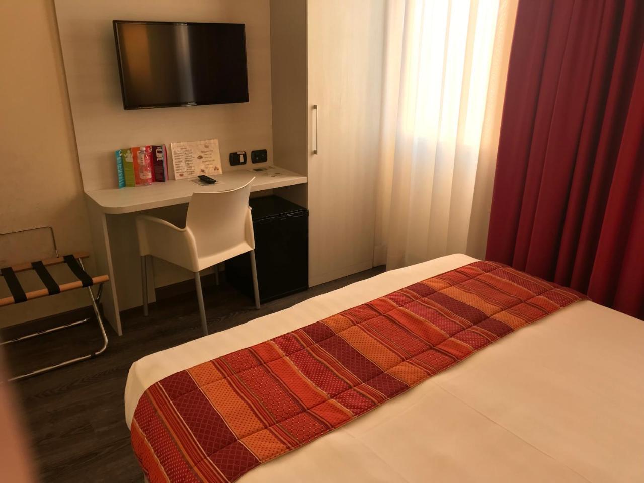 Bis Hotel Varese Exterior photo